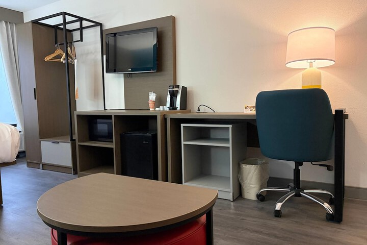 Room 17 of 32