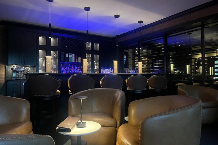 Lounge 82 of 104