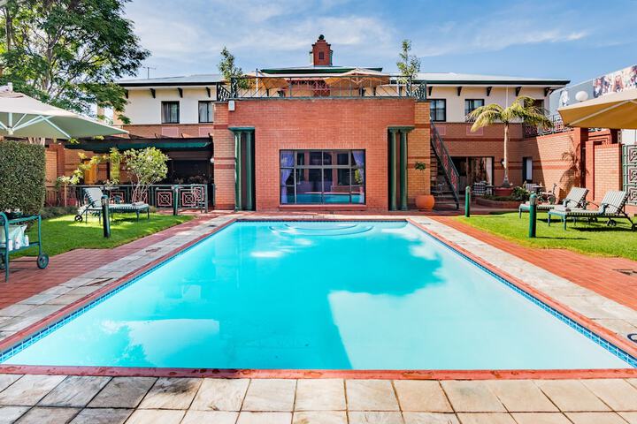 Pool Hotel