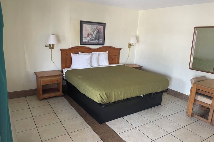 Room 5 of 7