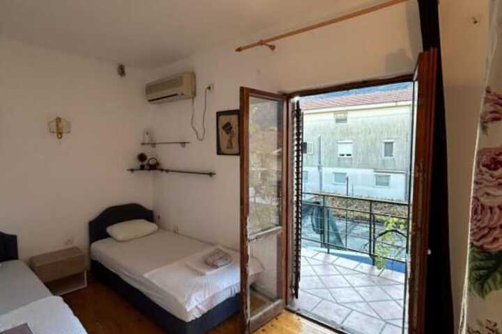 Room 11 of 21