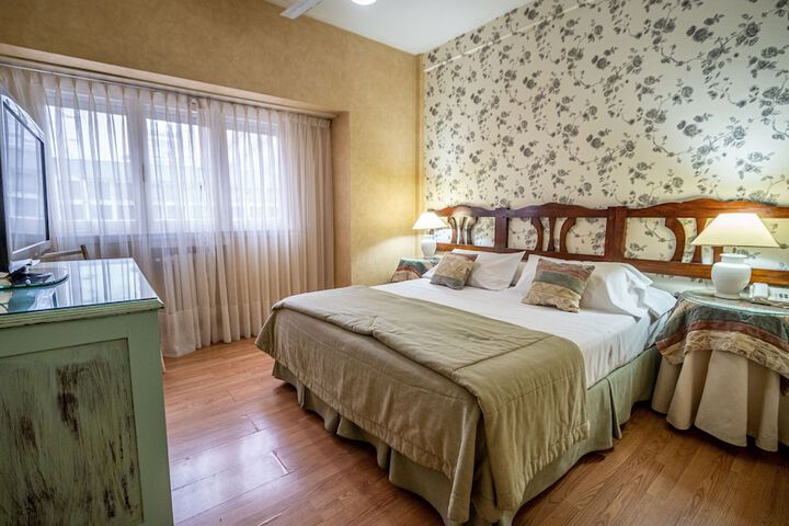 Room 11 of 32