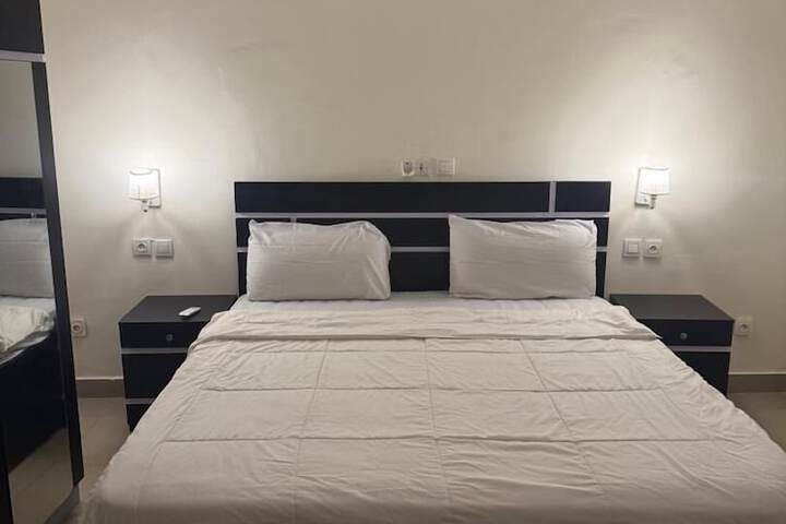 Room 12 of 80