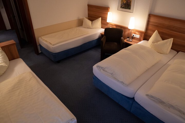 Room 4 of 27