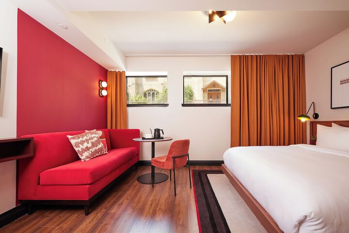 Premium Room 1 King Bed Accessible (21 of 21)
