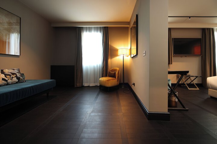 Room 33 of 60
