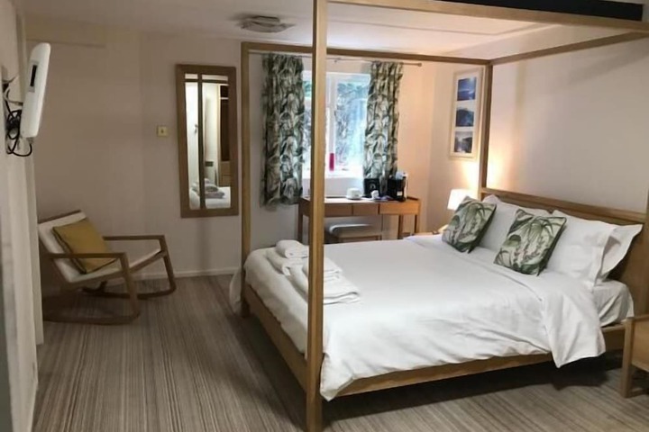 Room 21 of 34