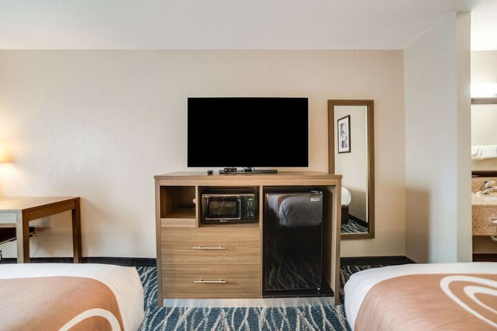 2 Double Beds (1 of 6)