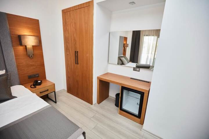Room 19 of 48