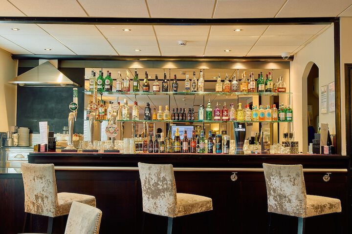 Lounge 71 of 79