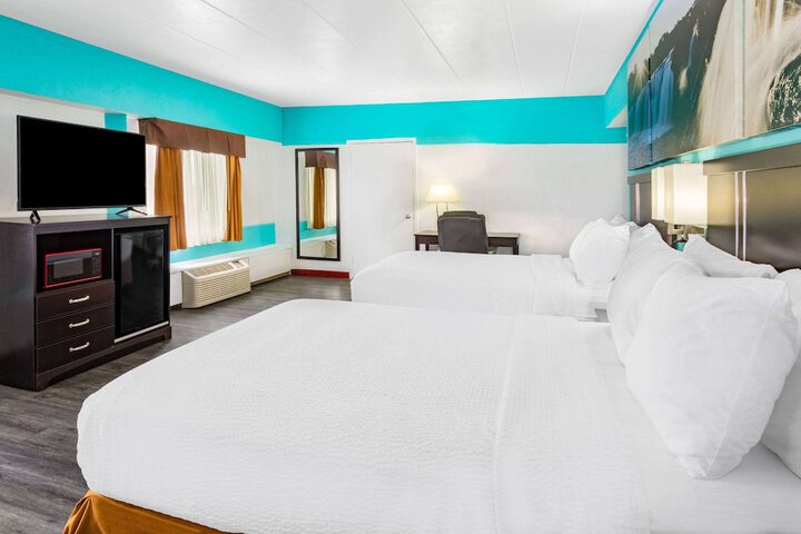2 Double Beds (9 of 16)