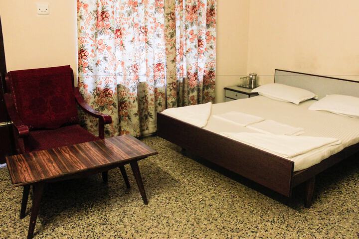 Room 9 of 33