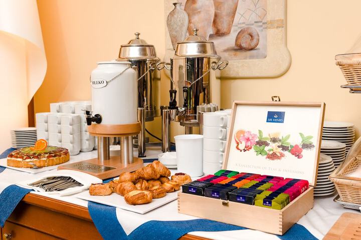 Breakfast/Coffee Service 129 of 180
