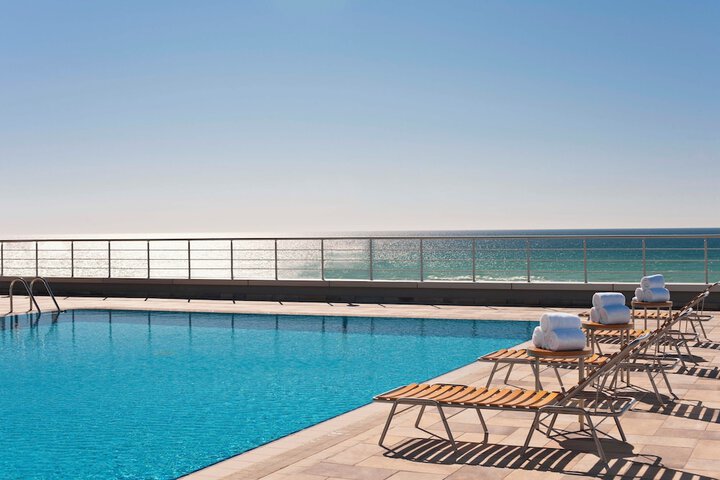 Hotel Pool