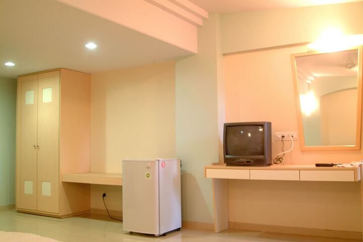 Room 9 of 42