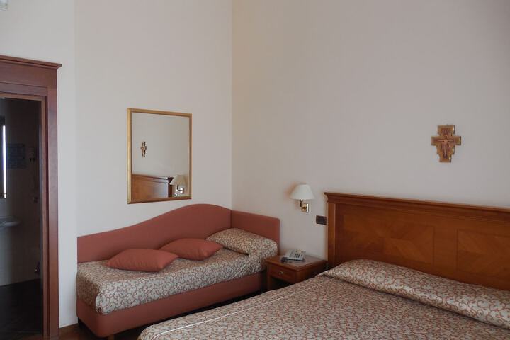 Room 8 of 32