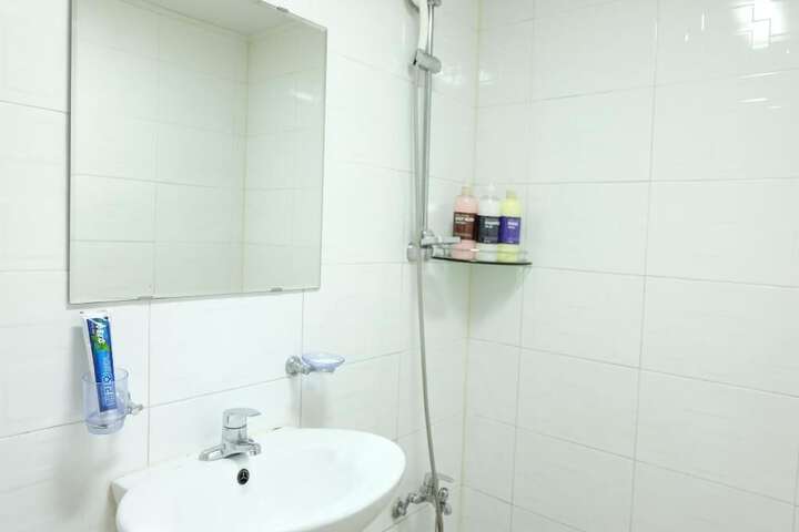 Room 4 of 6