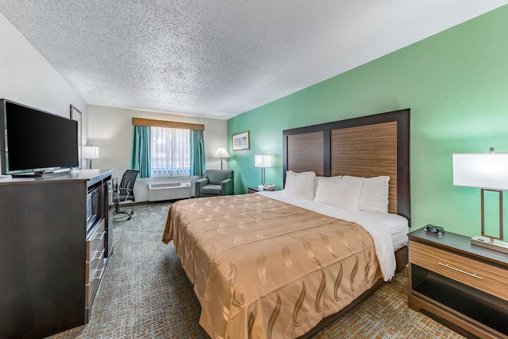 1 King Bed (6 of 7)