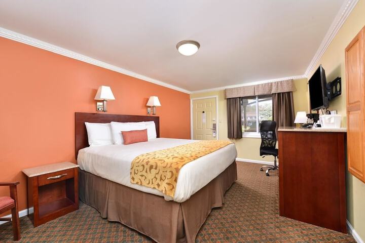 Standard | King Bed (6 of 9)