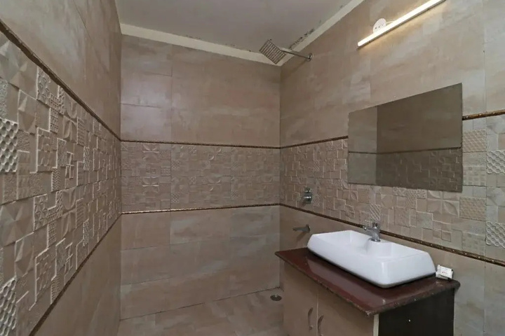Room 6 of 25