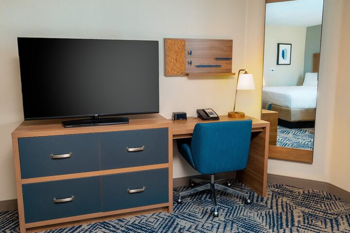 Room 7 of 32