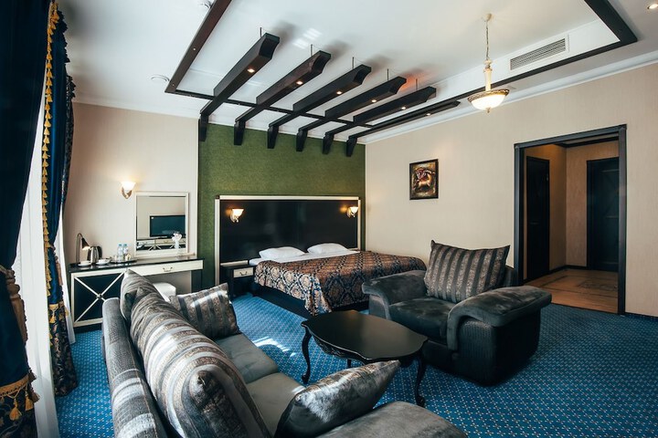 Room 3 of 48