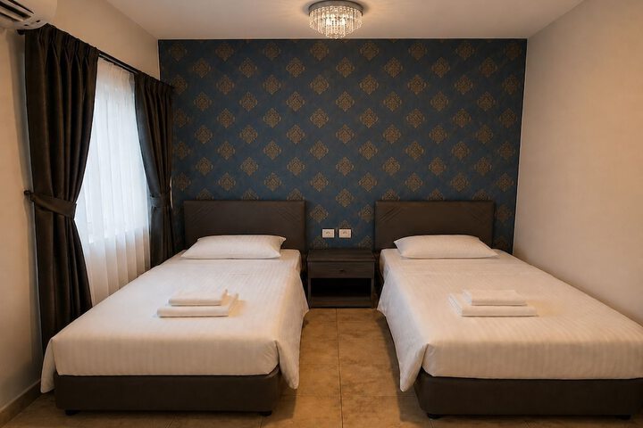 Room 6 of 14