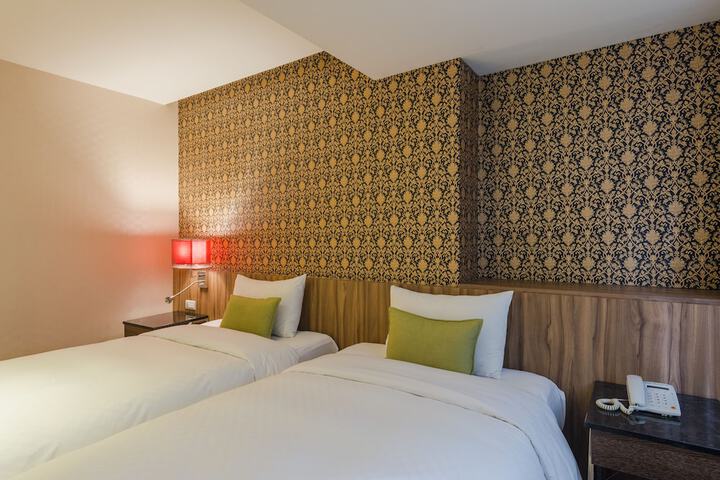 Room 14 of 40