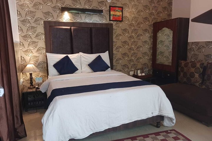 Room 9 of 50