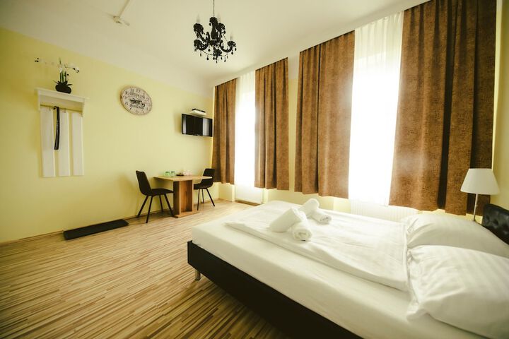 Room 9 of 26