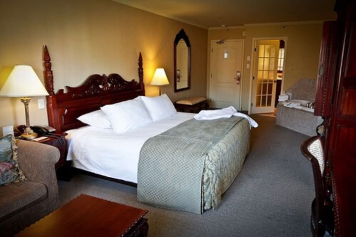 1 King Bed Upgrade (6 of 12)