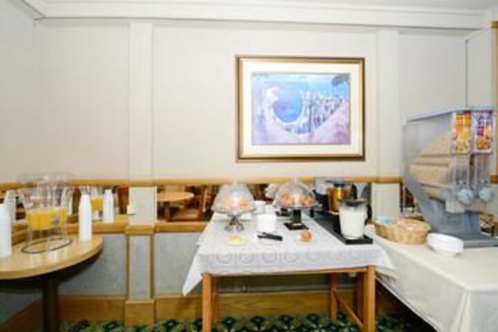 Breakfast/Coffee Service 5 of 23