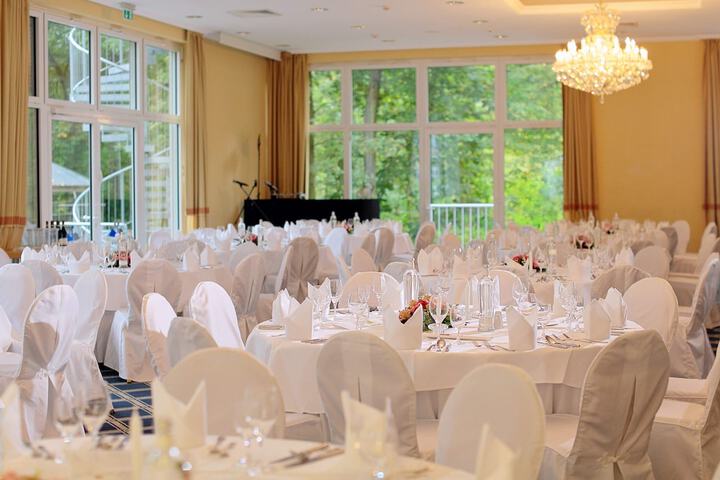 Ballroom/Hall 114 of 160