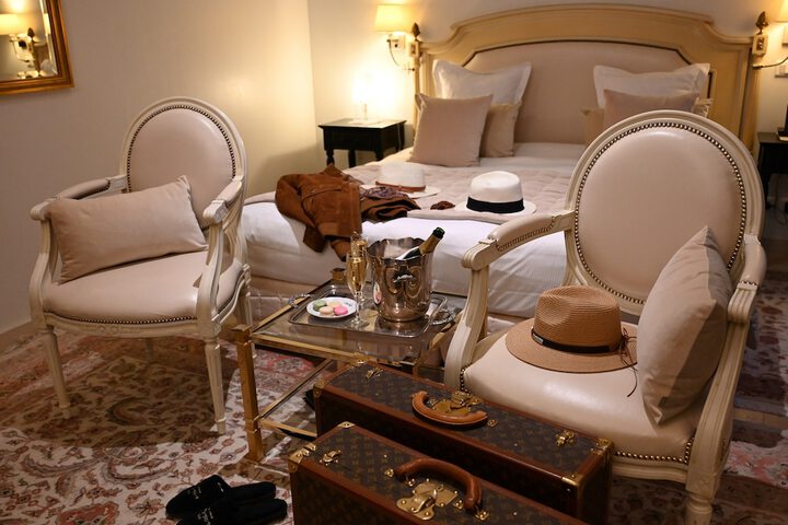 Room 27 of 74