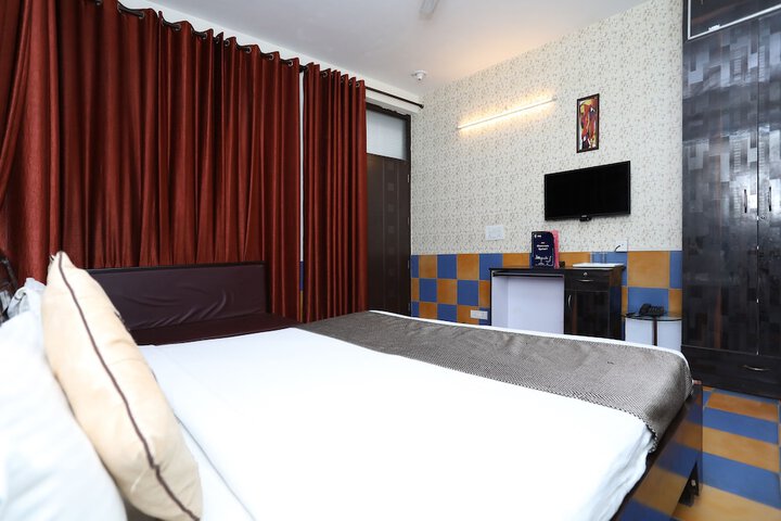 Room 6 of 19