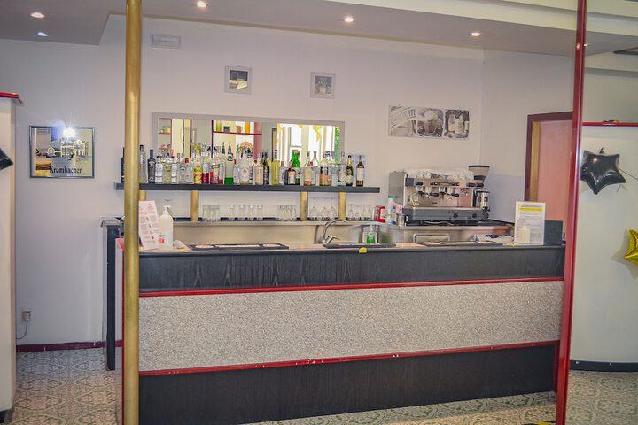 Lounge 69 of 76
