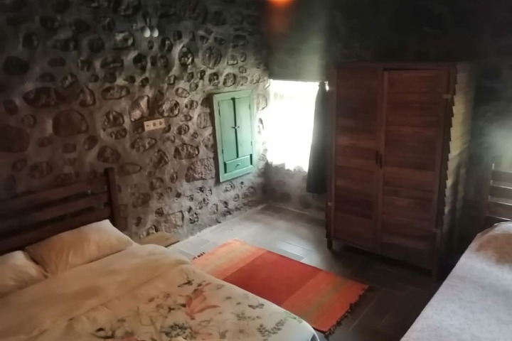 Room 5 of 37
