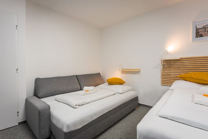 Room 16 of 105