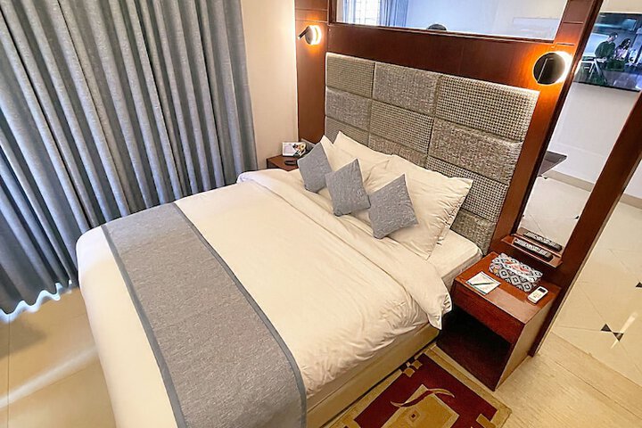 Room 8 of 27