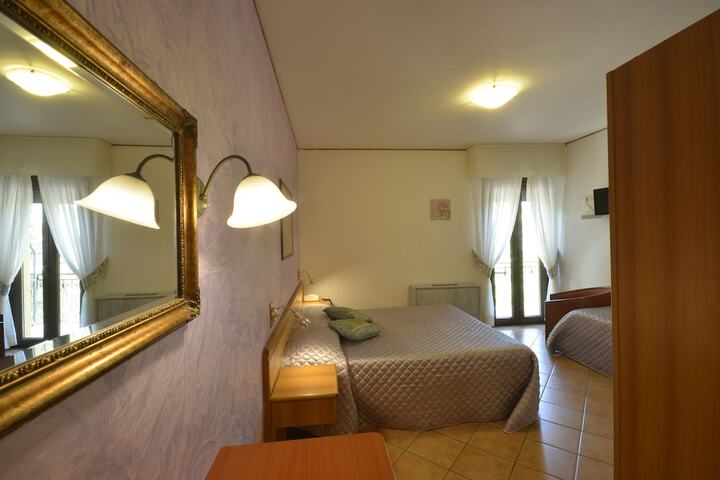 Room 5 of 14