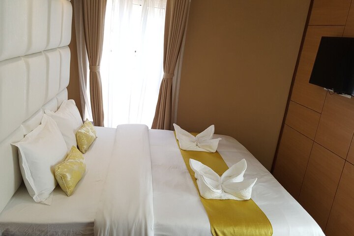 Room 10 of 33