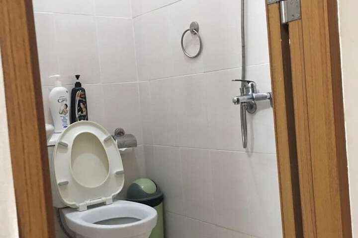 Room 27 of 32