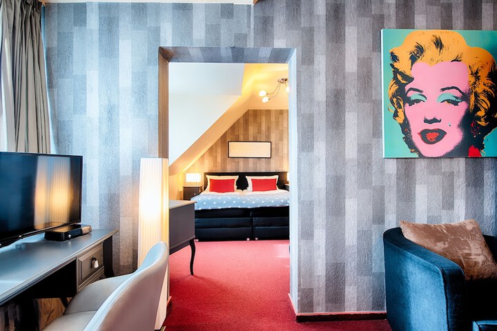 Room 28 of 54