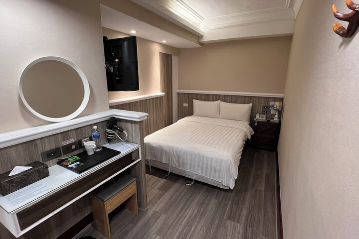 Room 14 of 26