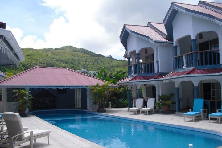 Pool Hotel