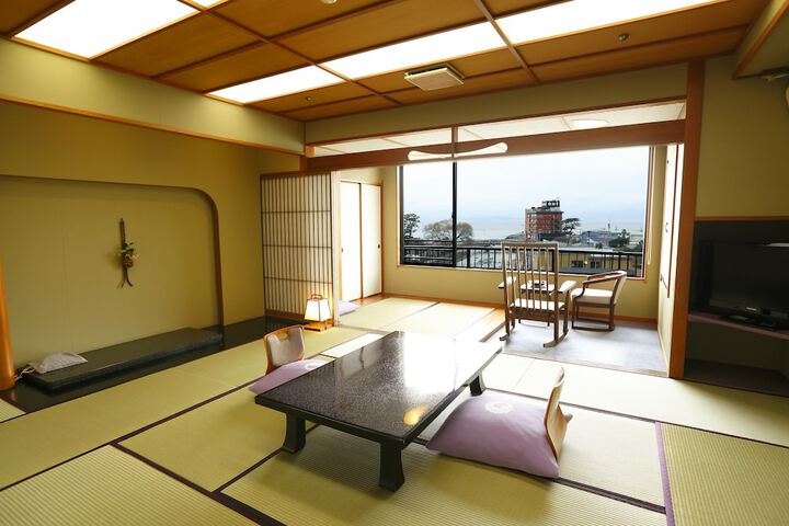 Room 11 of 37
