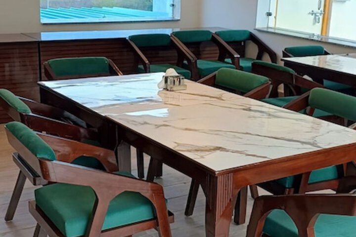 Dining 11 of 20