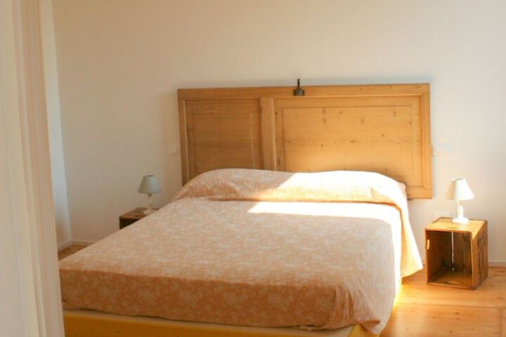 Room 4 of 63