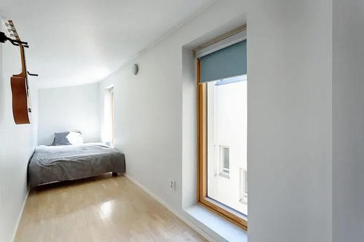 Room 5 of 11