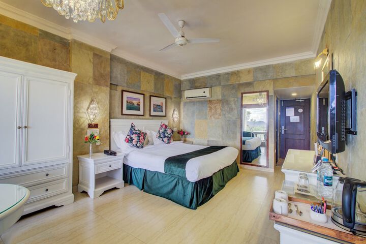 Room 9 of 47